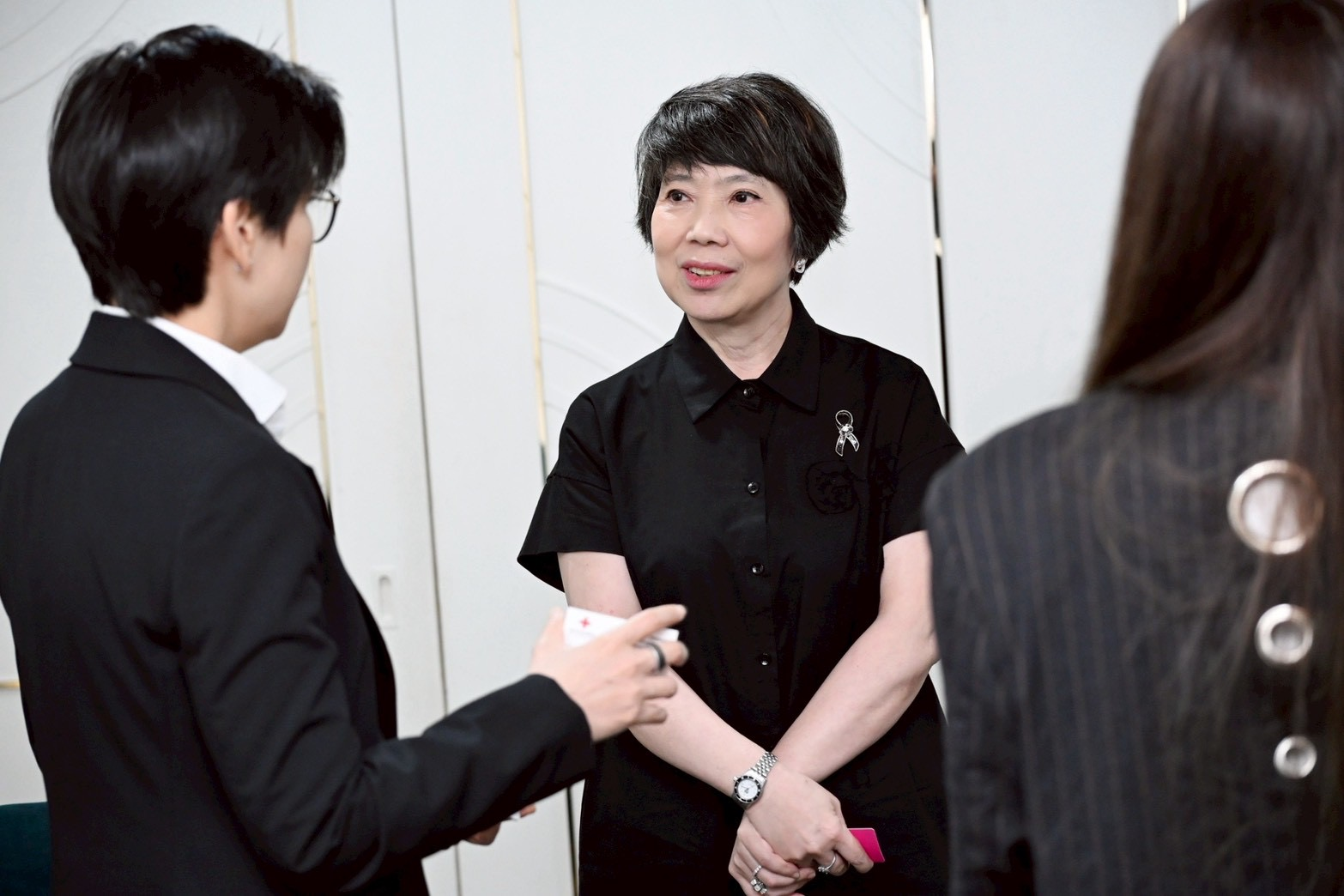 ผู้บริหารกู๊ดมันนี่พูดคุยกับผู้แทนสภากาชาดไทย