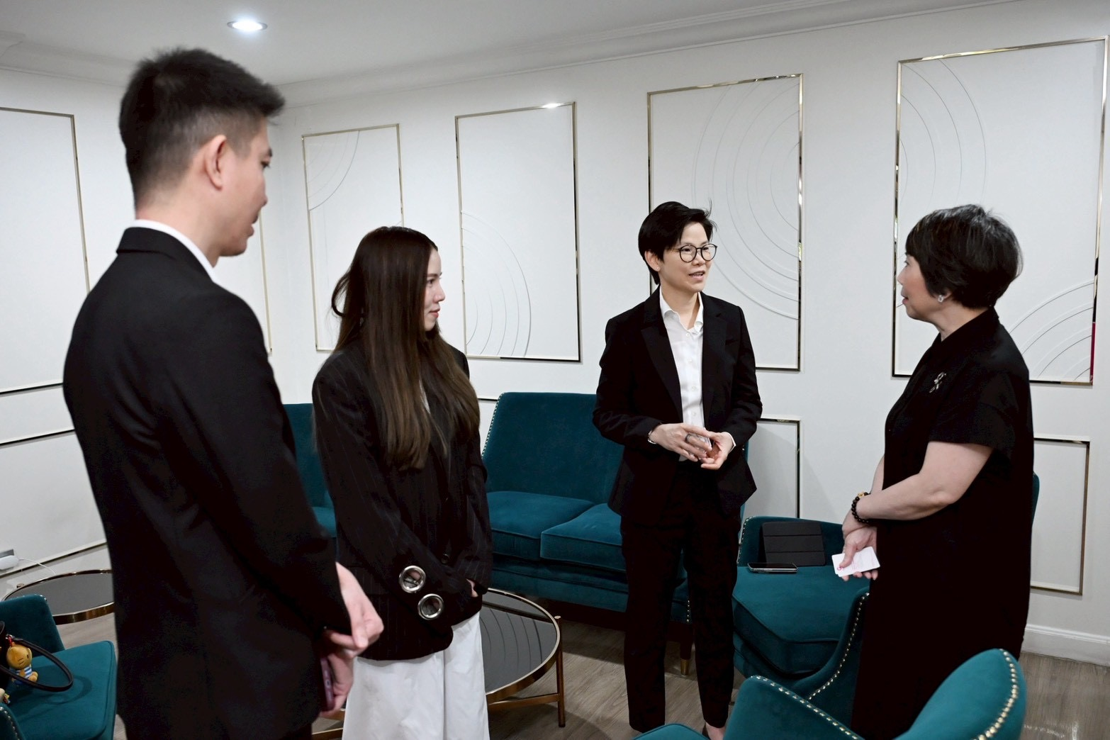 คณะผู้บริหารกู๊ดมันนี่ร่วมพูดคุยกับสภากาชาดไทย
